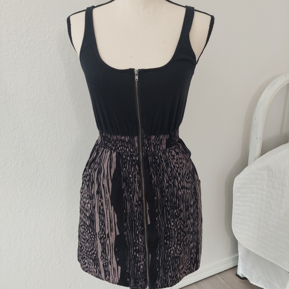 Sound & Matter front zip dress. Size S